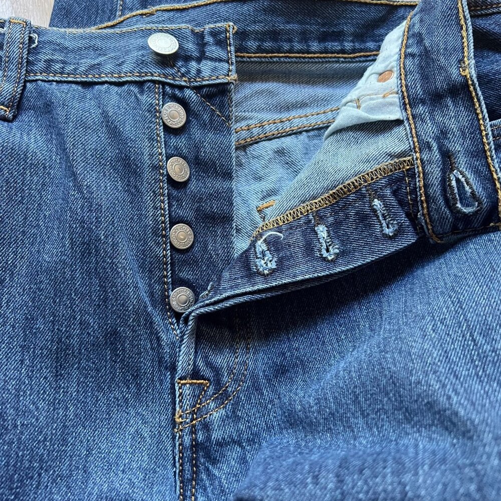 Vintage Levi's Mens W34 L34 Blue 501 Original Fit Button Fly Denim Jeans - Picture 4 of 16